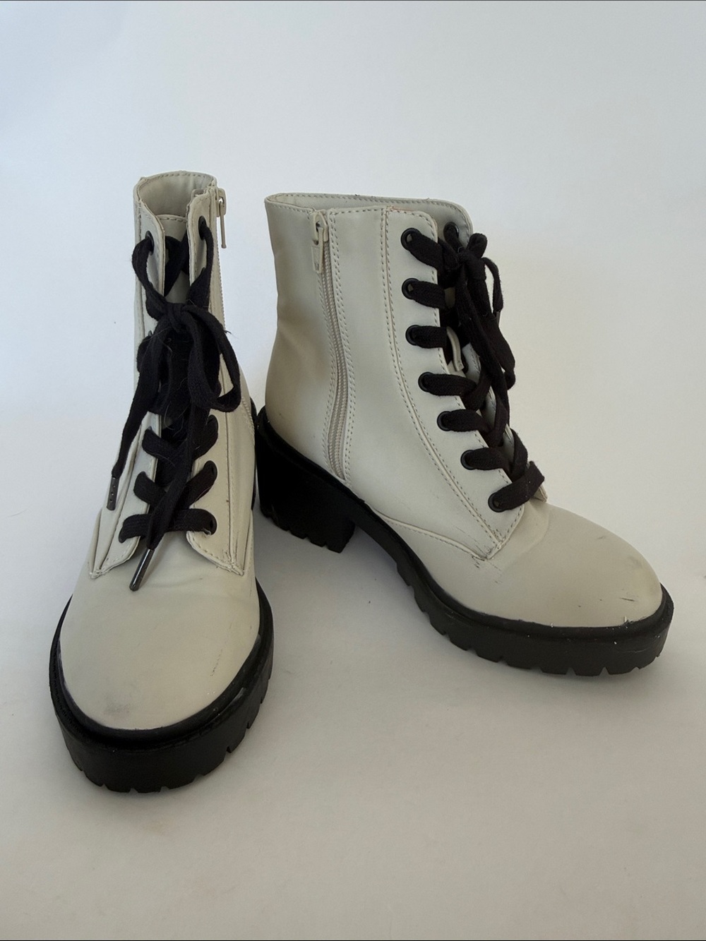 Universal threads Women's White Lace-Up Combat Boots